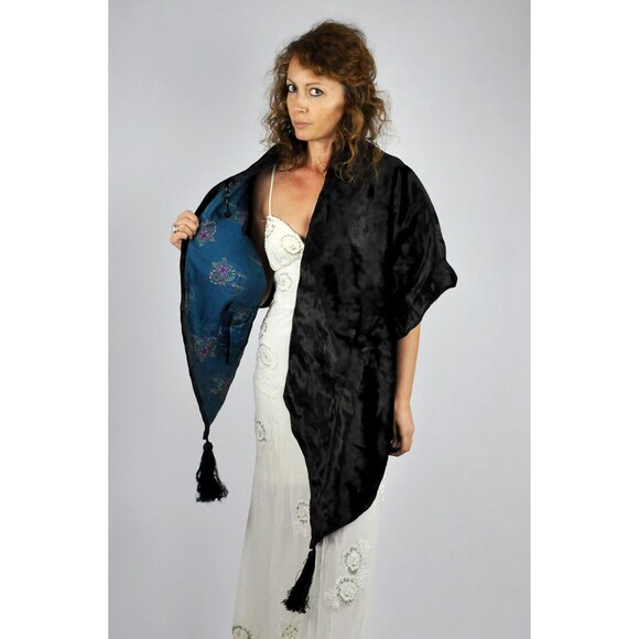 20s VELVET & SILK Shawl Cloak Cape Flapper Piano Opera Shawl Collectible Pockets - Picture 8 of 10